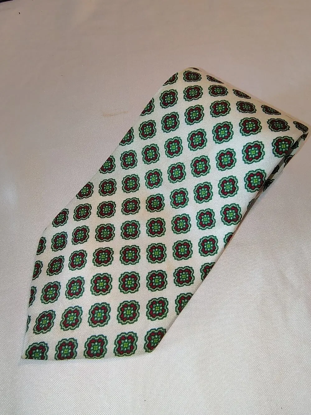 Vintage 1970s Merritt Qiana Dup Necktie Geometric Medallion Red Green White